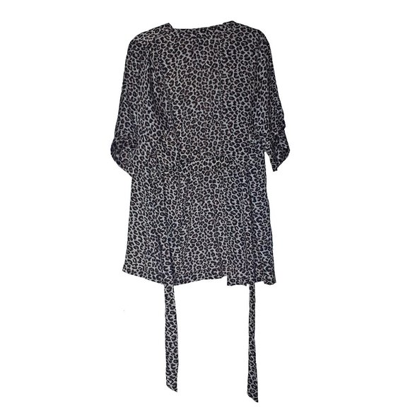 Robe - Picture 2 of 2